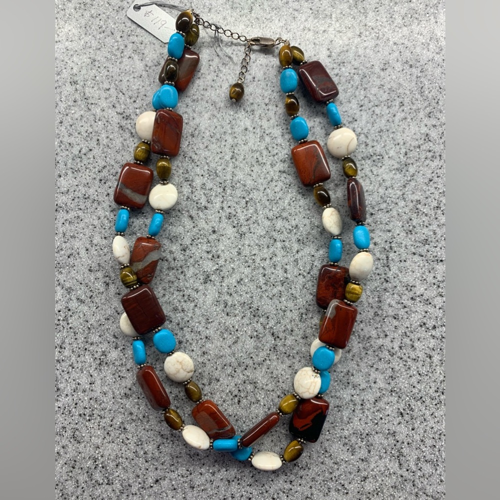 Western look necklace with turquoise, brown and beige stones!